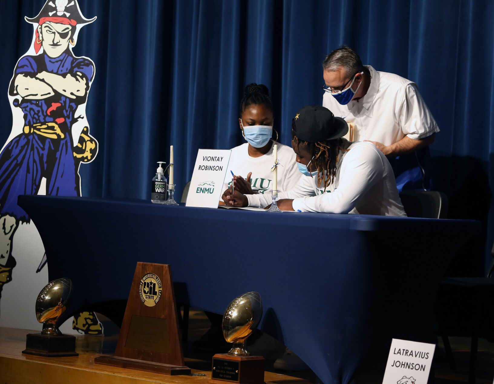 020421-wac-spt-lavega-signing-jl12.JPG